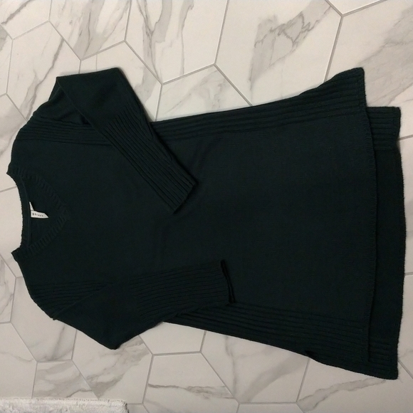 Sweater dress, size medium - Picture 2 of 4